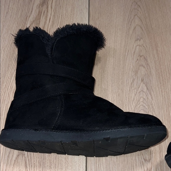 Airwalk Black Winter Boots with Faux Fur Trim - Picture 8 of 16